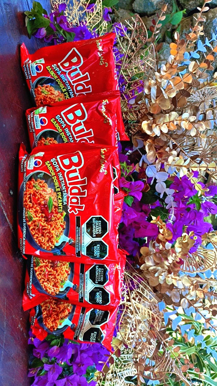 Ramen Buldak doble picante coreano con fideos gruesos